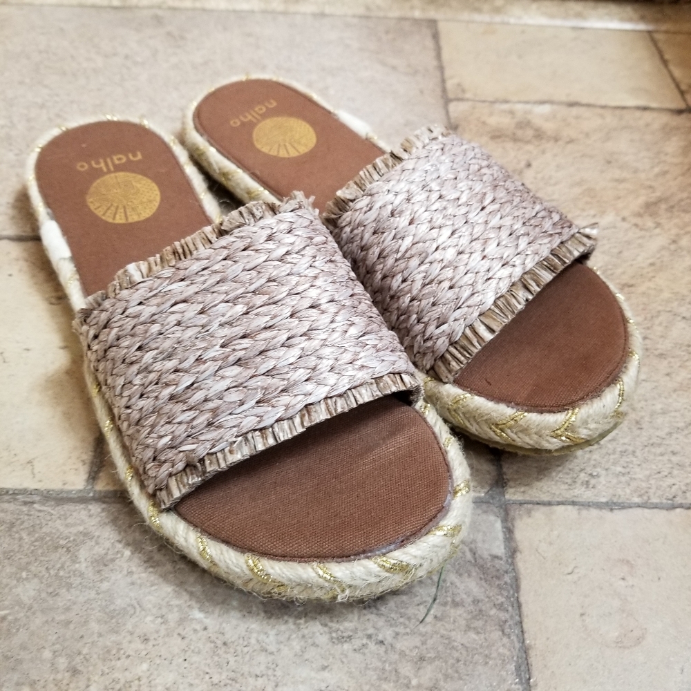 Nalho Gold Metallic Thread Meeka Rafia Slides 10